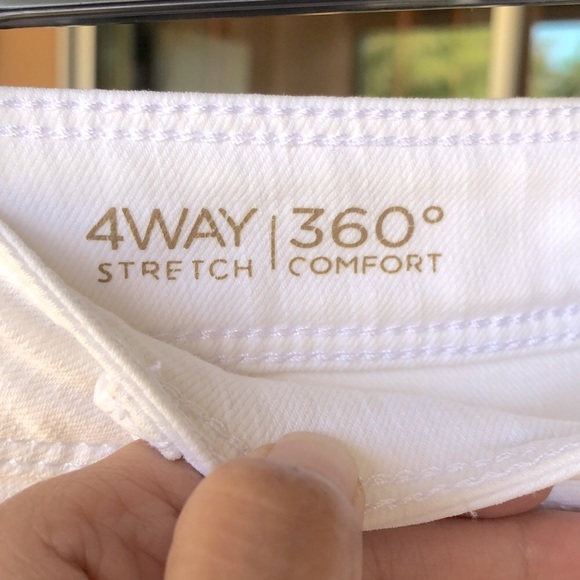 DL1961 Premium white jean - Picture 3 of 11